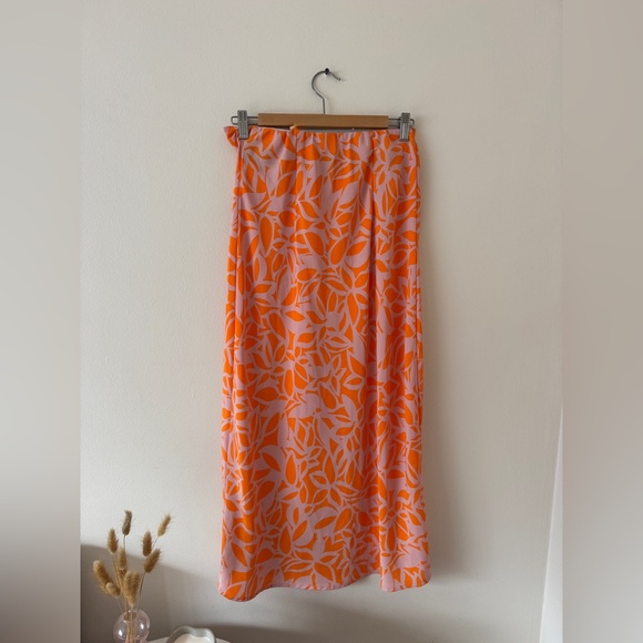 Sanctuary Beach To City Midi Skirt in Tangerine Stencil - Picture 4 of 4